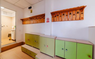Vestiar sala de sport a grădiniței Kițy Bițy